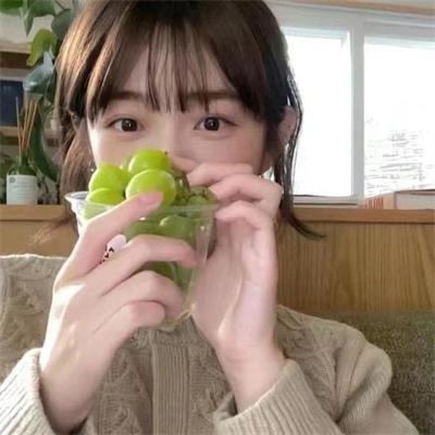 公园长椅上的盖伊与玛德琳